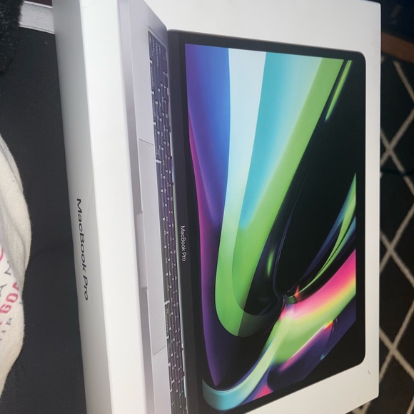 MacBook Pro with AppleCare+ - Picture 4 of 6